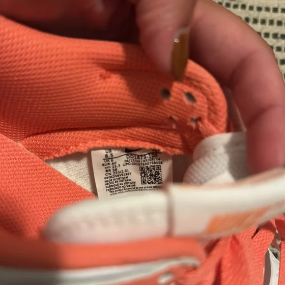 Nike Sneakers - Picture 7 of 7